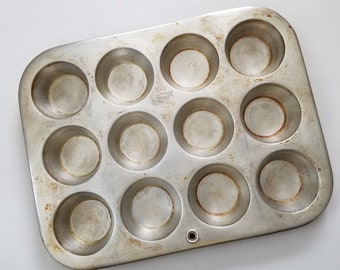 Vintage 12 cup aluminum muffin pan / UAP muffin pan / Supreme Aluminum muffin pan / food photo prop