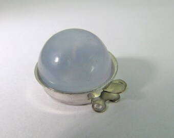 2 14mm Vintage Ice Blue Moonglow Box Clasps Cl91