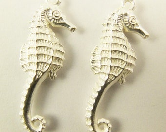 4 28mm Vintage Reversible Silverplated Seahorse Pendant Charms Pd83b