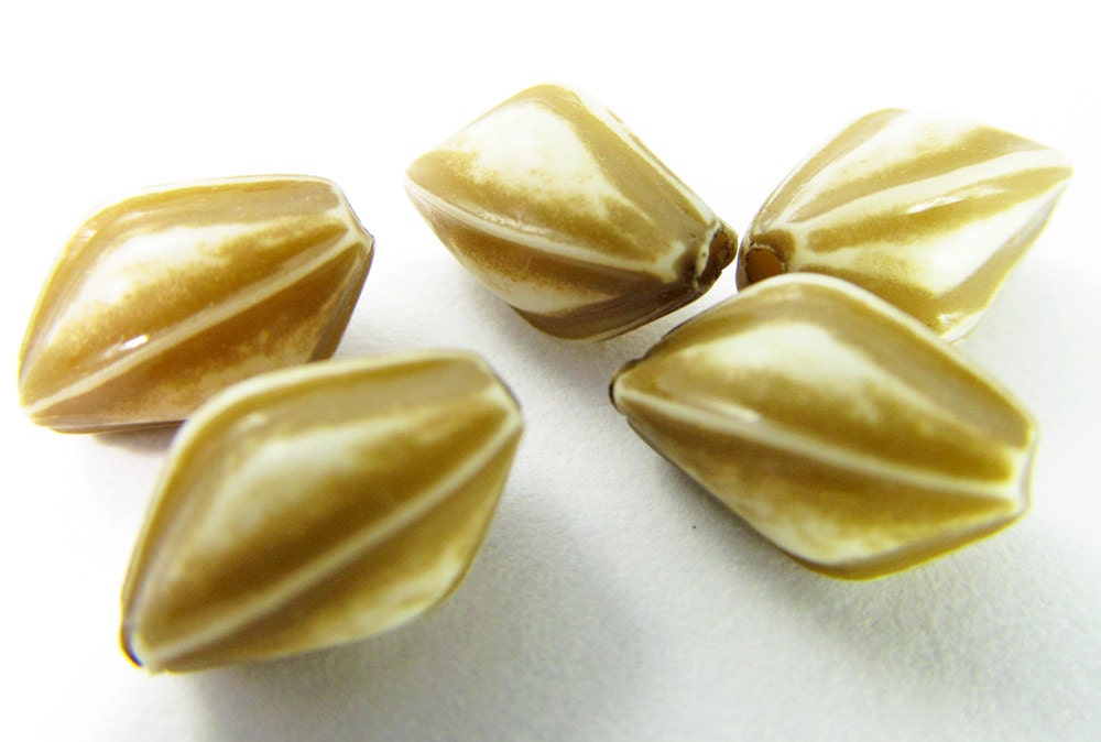18 Vintage 10mm Light Brown and Ivory Oval Angled Seed Pod Etsy