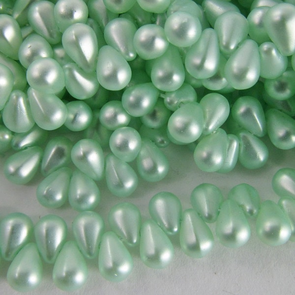 50 Vintage Dainty Mint Green Faux Pearl Teardrop Bead Drops Bd1356