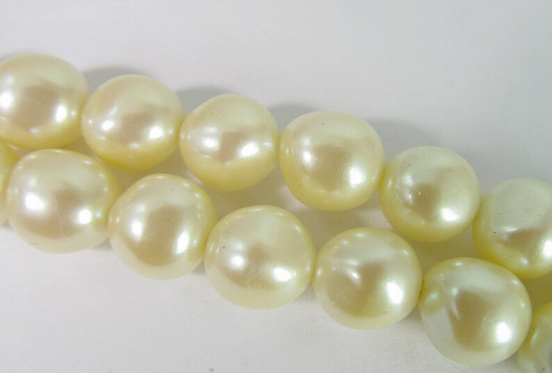 30 Vintage 8mm Faux Ivory Pearl Nugget Beads Bd1402