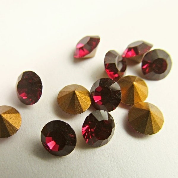 40 Vintage Swarovski Ruby Red Faceted Round Foiled Rhinestone Chatons Cb229