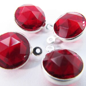 12 Vintage Large 15x10 Ruby Red Round Faceted Silver-plated Bezel Set Charms Pendants Drops Pd169