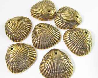 30 Vintage 18mm Antiqued-Gold Plated Faux Shell Charm Pendants Pd258