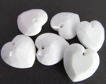 10 Vintage Faceted White Heart Plastic Charms Bd640