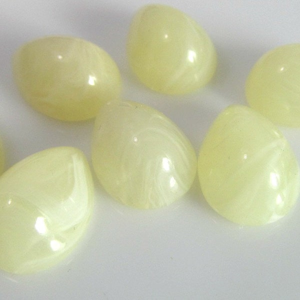 30 Vintage Light Yellow Marbelized Teardrop Acrylic Cabochons CB133