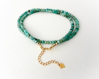 Collana con piccole perline di Larimar • Delicata collana con pietre preziose Boho • Regali di Natale per lei