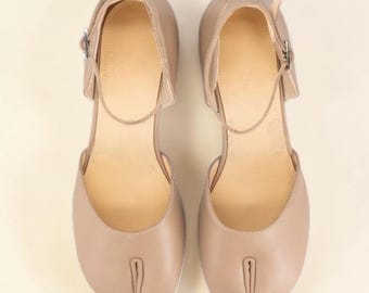 Women Tabi Shoes, Chunky heeled closed-toe sandals, tabi dupes mid-high heels Oxford Shoes Tabi Strappy Sandals