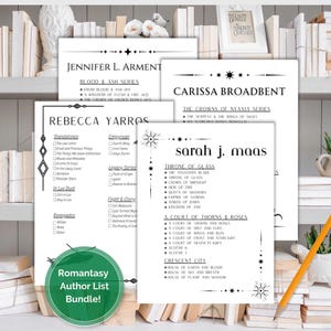 Könnte beinhalten: Eine Sammlung von druckbaren Autorenlisten, darunter Jennifer L. Arment, Rebecca Yarros, Carissa Broadbent und Sarah J. Maas. Die Listen sind schwarz-weiß mit dekorativen Sternen und Linien. Ein Bleistift liegt auf einem Regal mit Büchern.