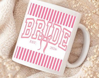 Geschenk zukünftige Braut Tasse 2026, Verlobungsgeschenk Freundin, JGA Mädelsabend Kaffeepott rosa Schleife Coquette, Bridal Shower Mug, Hoc