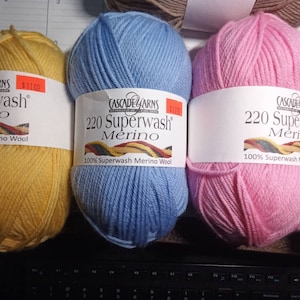 Cascade 220 Superwash Merino Wool Yarn 100% Merino Wool Yarn from Cascade - worsted weight; Great Colors !