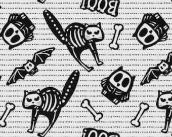 Halloween Stoff GLOW GHOSTS (Glow in the Dark) Tossed Bones & Skeletttiere Schwarz/Weiß - von Henry Glass - 100% Baumwollgewebestoff