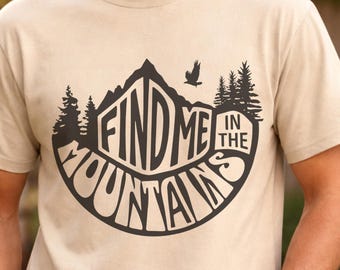 Camiseta Comfort Colors para senderismo en la montaña, camiseta vintage para amantes de la naturaleza al aire libre, vacaciones familiares, suéter a juego para viajes familiares, camiseta "La aventura te espera".