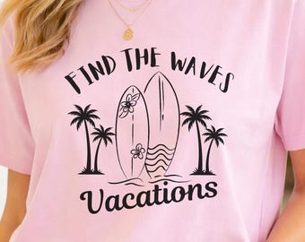 Comfort Colors®, Surfboard Palm Tree Beach, Matching Family Cruise, Retro Summer Vacation Palm Tree Ocean Graphic, Estética Costera Camiseta