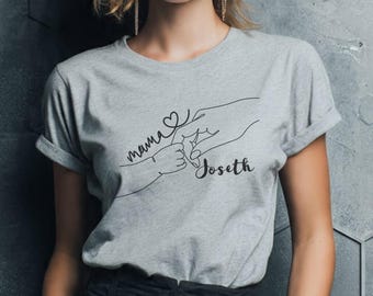 Camiseta personalizada para mamá de niños, camiseta personalizada con manos de mamá e hijos, familia con nombres de niños, regalo para el Día de la Madre de niños, camiseta con manos de mamá e hijos