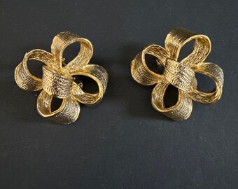 Large Vintage Ribbon Bow Clip Earrings Gold Tone