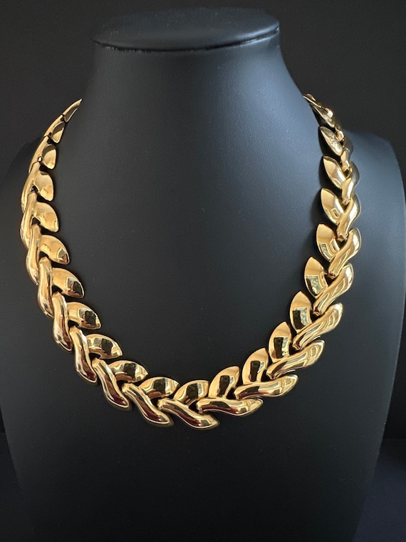 Lovely Shiny Gold Tone Link Choker Necklace Toggle