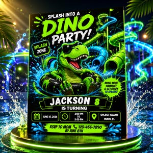 Può includere: Un invito rettangolare con un T-Rex verde che indossa occhiali da sole in un salvagente nero. Il testo recita: SPLASH INTO A DINO PARTY! SPLASH ZONE, JACKSON 8 IS TURNING, JUNE 15, 2026, 2:00 PM TO 5:00 PM, SPLASH ISLAND MIAMI, FL, RSVP TO MOM 123-456-7890 BY JUNE 8TH.