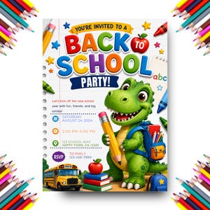 Può includere: Un invito per una festa di ritorno a scuola con un dinosauro verde dei cartoni animati che tiene una matita gialla, indossa uno zaino blu e si trova accanto a uno scuolabus giallo. Il testo recita: You're invited to a Back to School party.