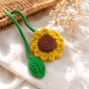 Crochet Sunflower | Bag Charm Pattern | Floral Keychain PDF | Beginner Amigurumi Accessory Gift