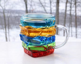 Taza de vidrio esculpido multicolor hecha a mano – Taza de café con arcoíris artístico – Artículos de bebida modernos