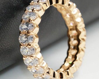 Anillo de eternidad con circonita cúbica bañado en oro de 14 quilates - Banda apilable de 5 mm