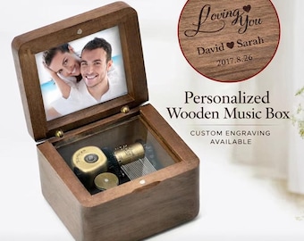 Caja de música de nogal personalizada con foto y recuerdo grabado
