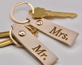 Lasergegraveerde Mr. & Mrs. sleutelhangertags | Huwelijkscadeau | Vrijgezellenfeestcadeau | Reizen