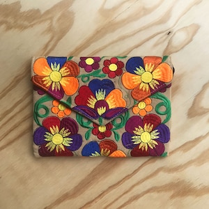 Clutch Geldbörse, Hand bestickte Blumenhandtasche, mexikanische Geldbörse, Clutch Tasche, Brieftasche, traditionelle bestickte Tasche, bunte Tasche, Geschenke für Frauen