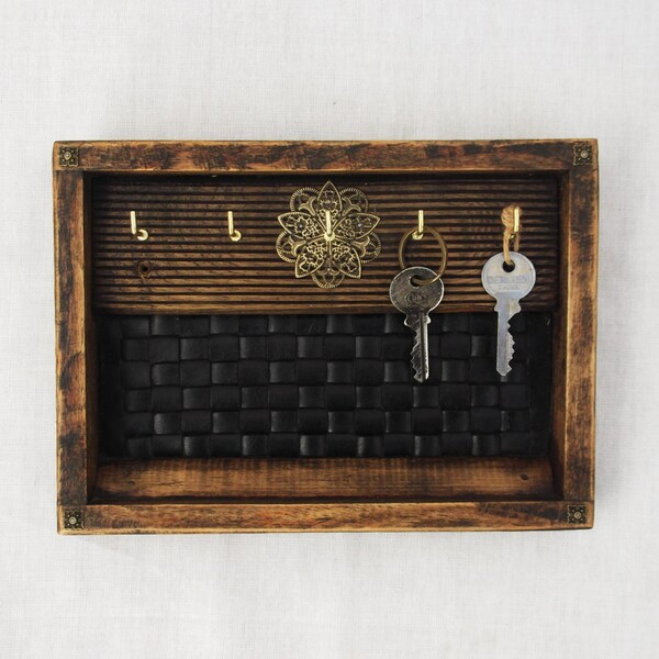 Rustic handmade decorative wooden wall hanging key rack / holder / hanger / organiser / box