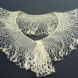 RARE 1950s Creme Cotton CROCHET COLLAR with Crochet covered buttons image 1