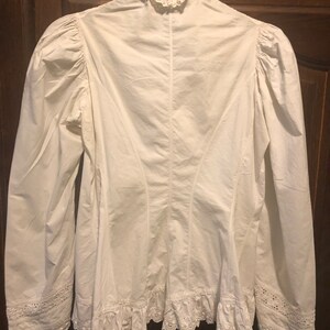 ANTIQUE EDWARDIAN Fitted White Cotton BLOUSE with Lace Insertions and Trim image 2
