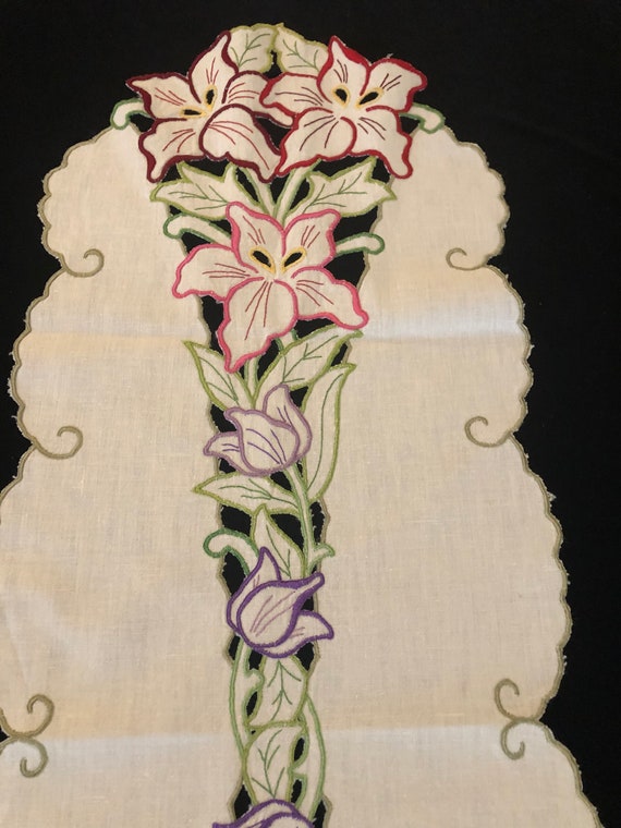 VINTAGE LINEN Embroidered and Openwork Table RUNN… - image 3