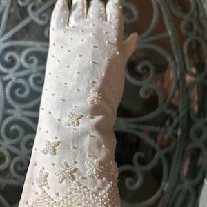 VINTAGE WHITE PEARL Encrusted Mid Length Gloves