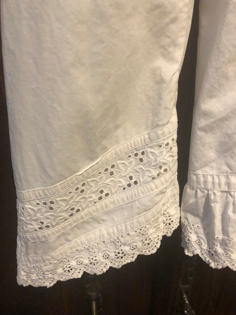 ANTIQUE EDWARDIAN Fitted White Cotton BLOUSE with Lace Insertions and Trim image 4