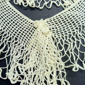 RARE 1950s Creme Cotton CROCHET COLLAR with Crochet covered buttons image 2