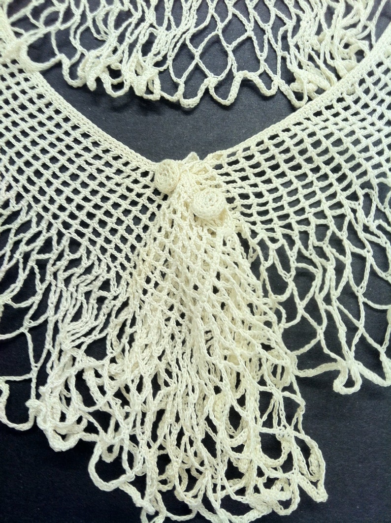 RARE 1950s Creme Cotton CROCHET COLLAR with Crochet covered buttons image 2