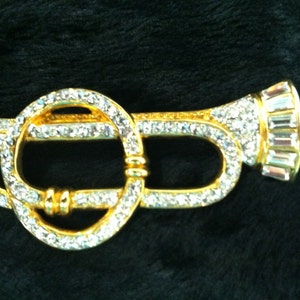VINTAGE Rhinestone and Gold Metallic Costume JEWELRY TRUMPET Brooch