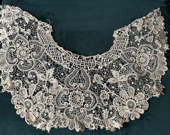 ANTIQUE VICTORIAN Beige LACE Collar