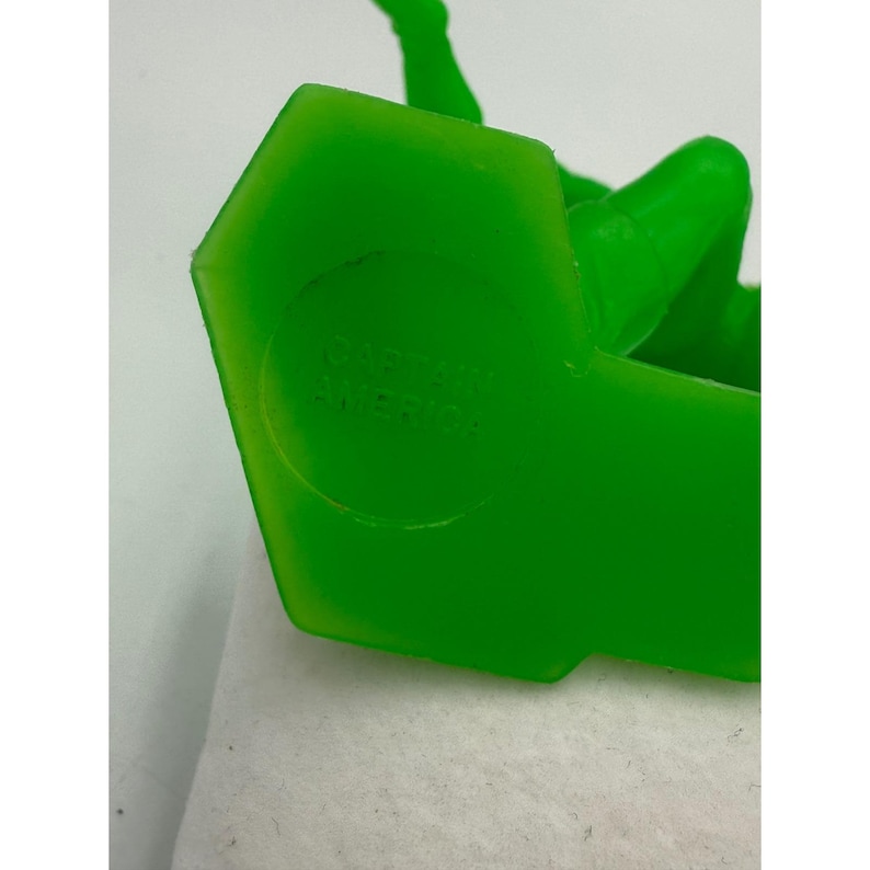 Vintage 1967 Captain America Marvel Comics Group Green Plastic Toy Figure USA image 2