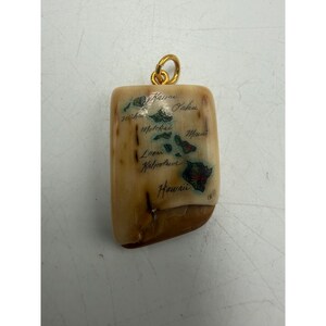 Vintage Scrimshaw Hawaii Islands Map Pendant Rectangular Tropical Souvenir