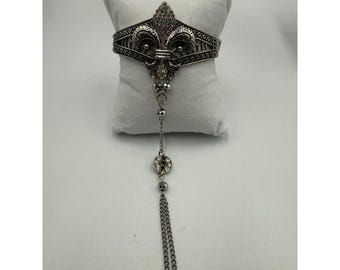 Fleur De Lis Slave Bracelet Silver Tone Rhinestone Hand Harness Stretch Cuff