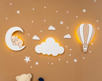 Lampada da parete a LED con elefante in legno dipinto a mano sulla luna | Lampada per cameretta | Decorazione murale delicata