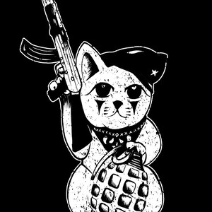 lucky cat shirt maneki neko che guerrilla gun japanese funny shirt Unisex sizes image 2