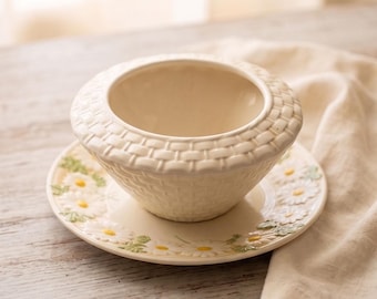 Vintage Metlox Poppytrail Daisy Basketweave Gravy Boat