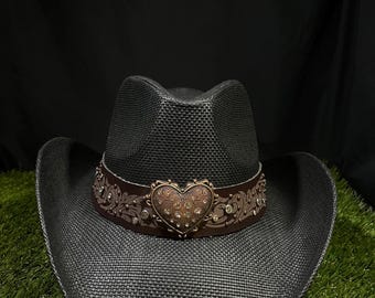 Schwarzer Stroh Cowboy Hut - Braunes Herz Band, Ranch Style Western Festival Accessoire