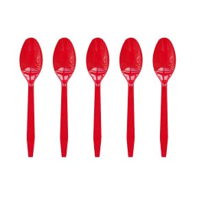 Puede incluir: Cinco cucharas de pl&aacute;stico rojo brillante dispuestas en fila sobre un fondo blanco. Cada cuchara tiene un mango largo y delgado y un cuenco redondeado. Las cucharas son id&eacute;nticas en forma y color, lo que sugiere que son desechables.