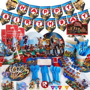 Puede incluir: Un conjunto de suministros para fiestas tem&aacute;ticas de Roblox. Incluye una pancarta que dice "Happy Birthday", platos, vasos, cubiertos y decoraciones con personajes de Roblox. Perfecto para una celebraci&oacute;n de cumplea&ntilde;os.