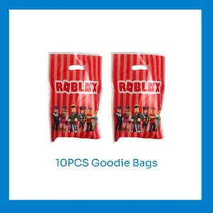 Puede incluir: Dos bolsas de regalo Roblox a rayas rojas y blancas. Cada bolsa presenta el logotipo de Roblox y un grupo de personajes de dibujos animados. Las bolsas tienen un asa en la parte superior y el texto "10PCS Goodie Bags" est&aacute; impreso debajo.